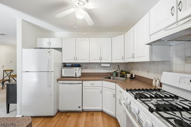 40 Loch Ln, Roxbury Twp., NJ 07852