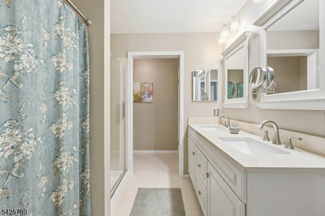 40 Loch Ln, Roxbury Twp., NJ 07852