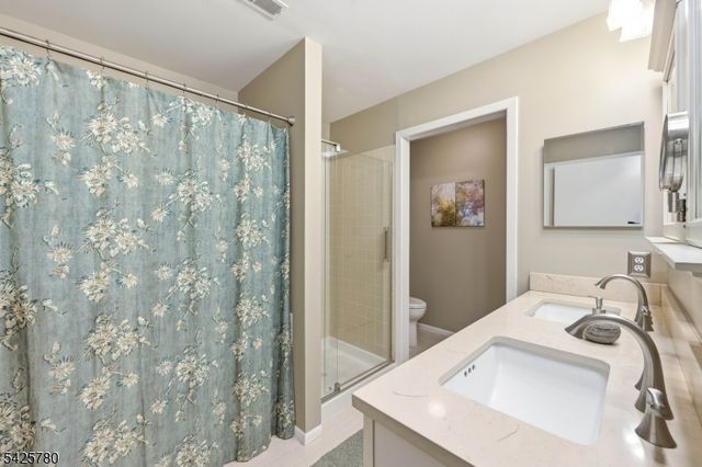 40 Loch Ln, Roxbury Twp., NJ 07852