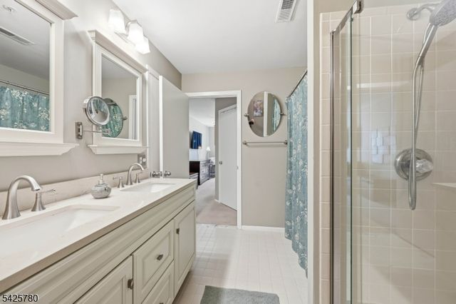 40 Loch Ln, Roxbury Twp., NJ 07852