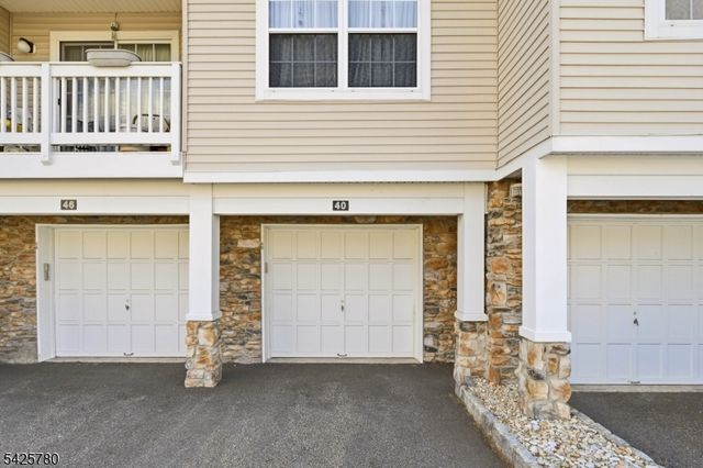 40 Loch Ln, Roxbury Twp., NJ 07852