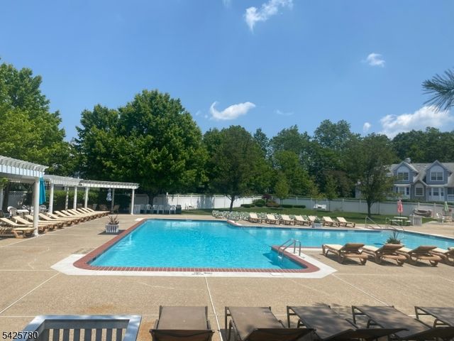 40 Loch Ln, Roxbury Twp., NJ 07852