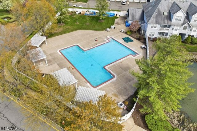 40 Loch Ln, Roxbury Twp., NJ 07852