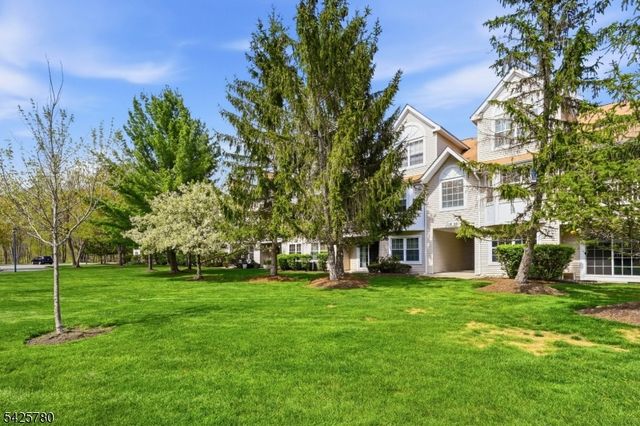 40 Loch Ln, Roxbury Twp., NJ 07852