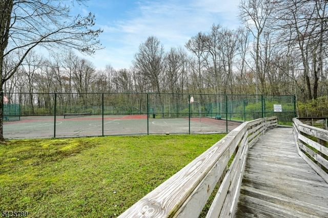 40 Loch Ln, Roxbury Twp., NJ 07852