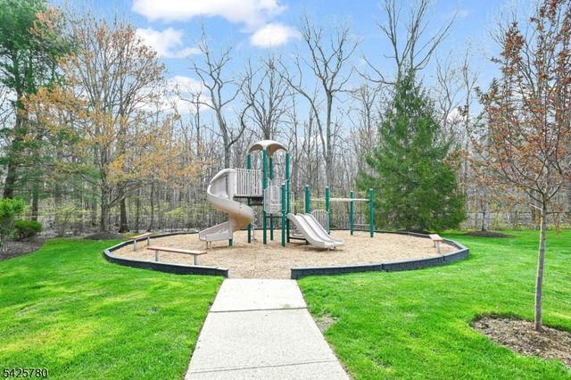 40 Loch Ln, Roxbury Twp., NJ 07852
