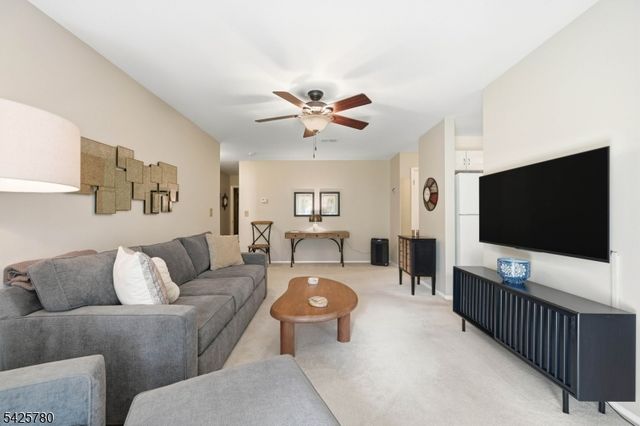 40 Loch Ln, Roxbury Twp., NJ 07852