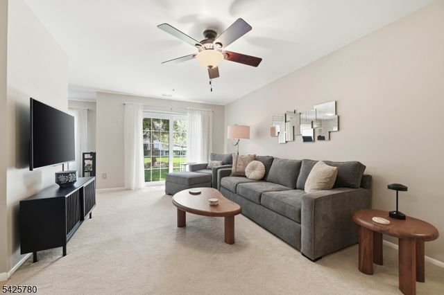 40 Loch Ln, Roxbury Twp., NJ 07852