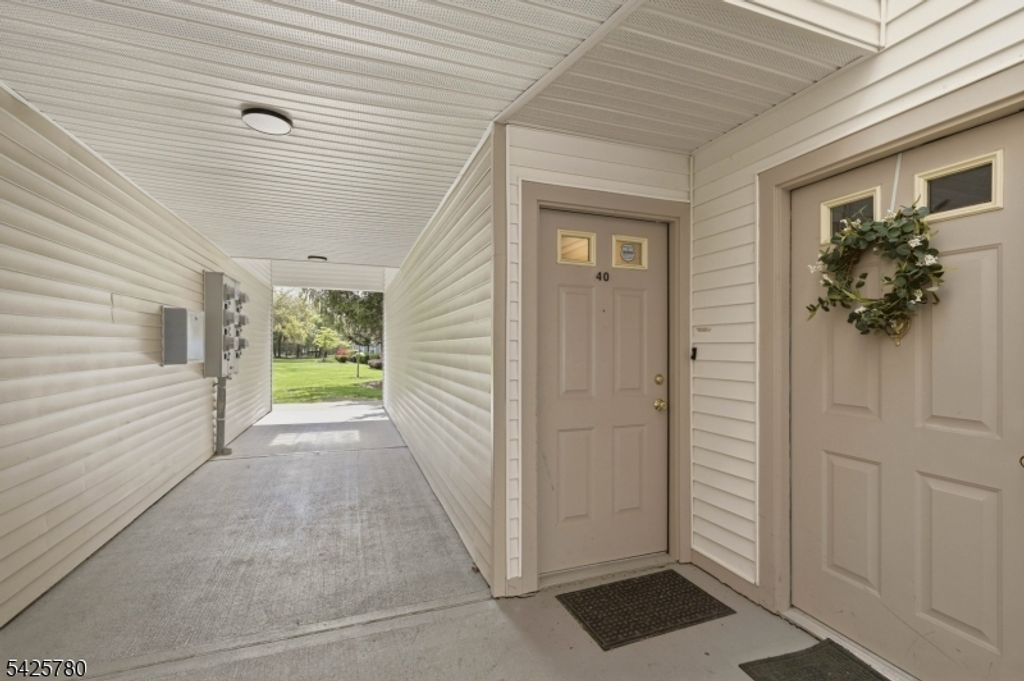 40 Loch Ln, Roxbury Twp., NJ 07852
