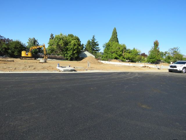 1322 Orchard Home Drive, Medford, OR 97501