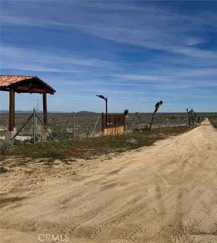 136 E Avenue W8, Pearblossom, CA 93553