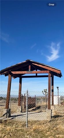 136 E Avenue W8, Pearblossom, CA 93553