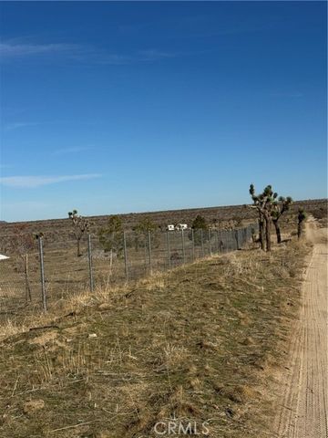 136 E Avenue W8, Pearblossom, CA 93553