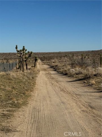 136 E Avenue W8, Pearblossom, CA 93553