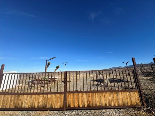 136 E Avenue W8, Pearblossom, CA 93553