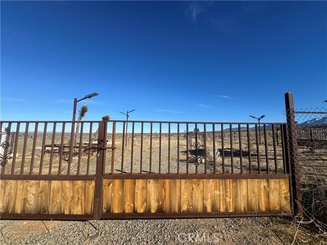 136 E Avenue W8, Pearblossom, CA 93553