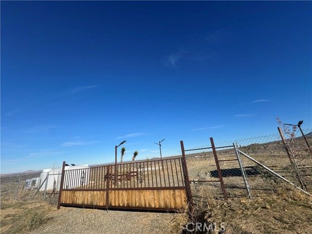 136 E Avenue W8, Pearblossom, CA 93553