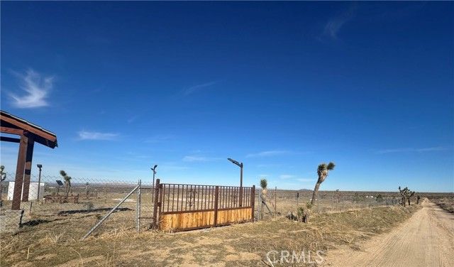 136 E Avenue W8, Pearblossom, CA 93553