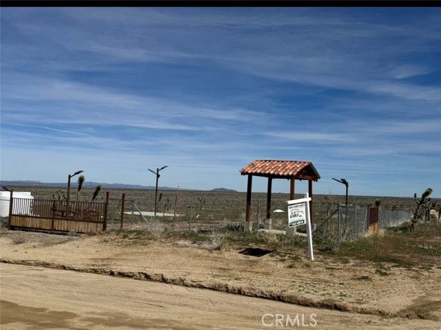 136 E Avenue W8, Pearblossom, CA 93553