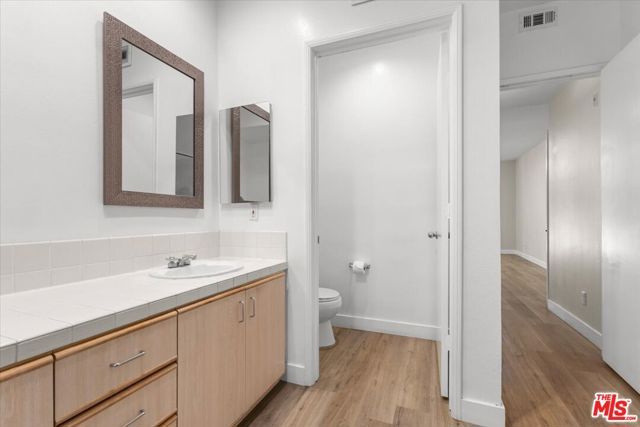 5350 White Oak Avenue 209, Los Angeles, CA 91316