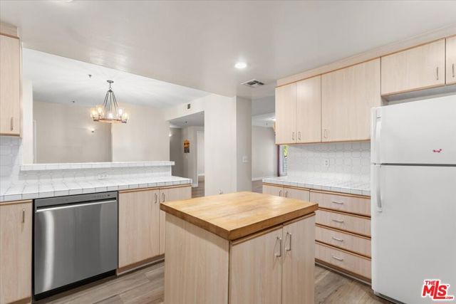 5350 White Oak Avenue 209, Los Angeles, CA 91316