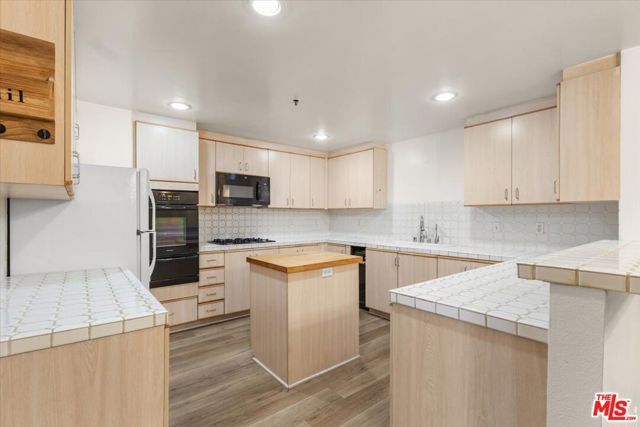 5350 White Oak Avenue 209, Los Angeles, CA 91316