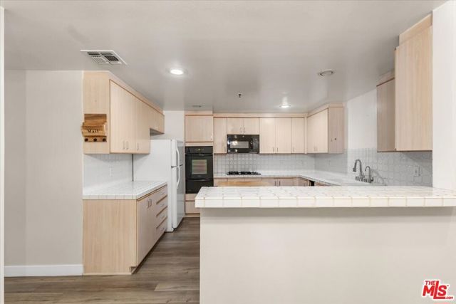 5350 White Oak Avenue 209, Los Angeles, CA 91316