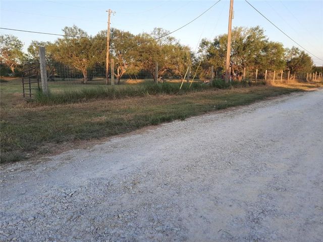 118 Valerie LN, Dale, TX 78616