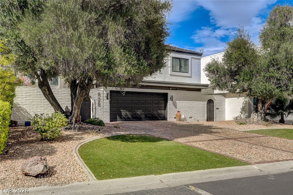828 Vegas Valley Drive, Las Vegas, NV 89109 — photo 2