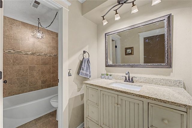 714 Riviera Drive, Rogers, AR 72758