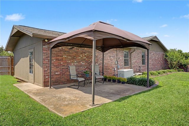 714 Riviera Drive, Rogers, AR 72758