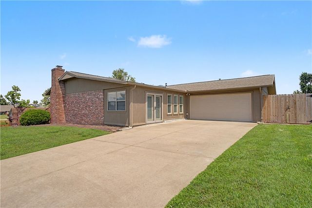 714 Riviera Drive, Rogers, AR 72758