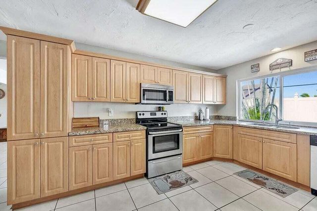 7187 Thompson Road, Boynton Beach, FL 33426