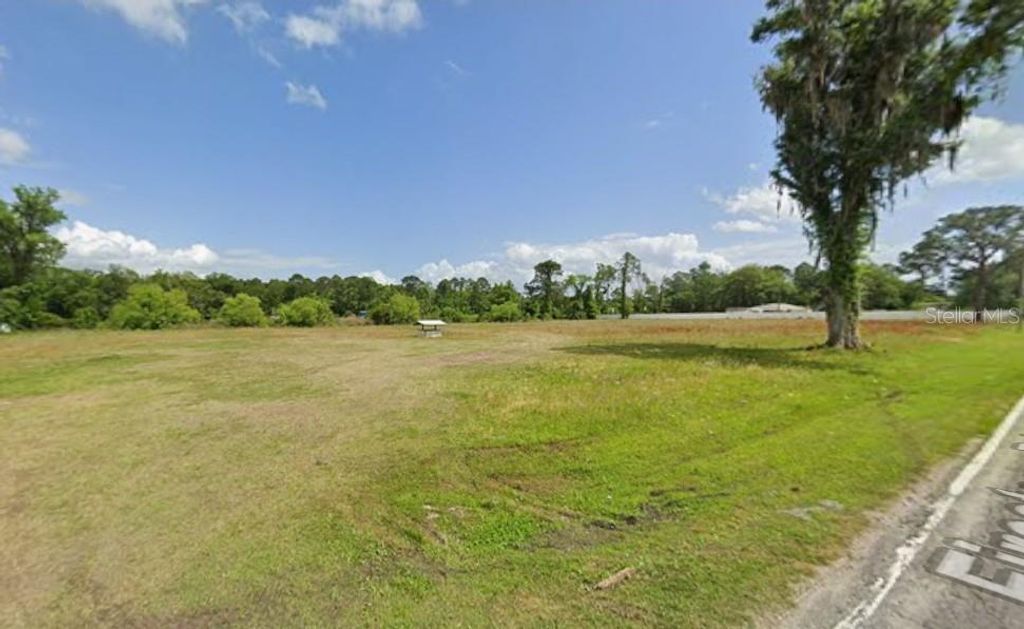 Image 2 of property listing at 6309 FIRESTONE ROAD, Jacksonville, FL 32244