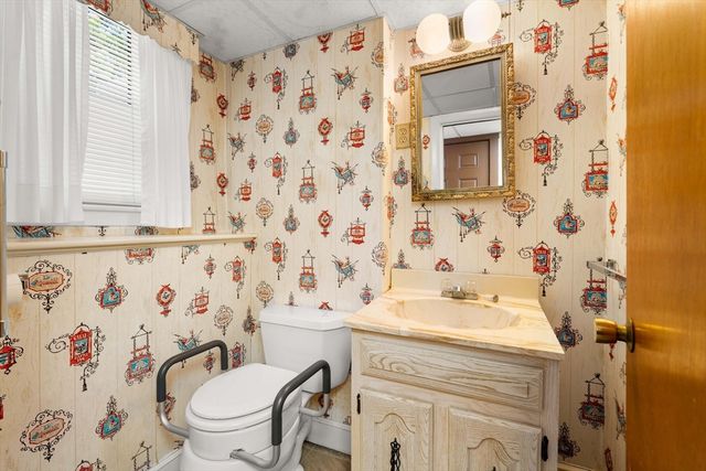 15 Pleasant St, Burlington, MA 01803