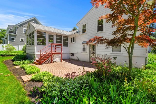 15 Pleasant St, Burlington, MA 01803