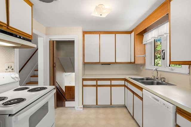 15 Pleasant St, Burlington, MA 01803