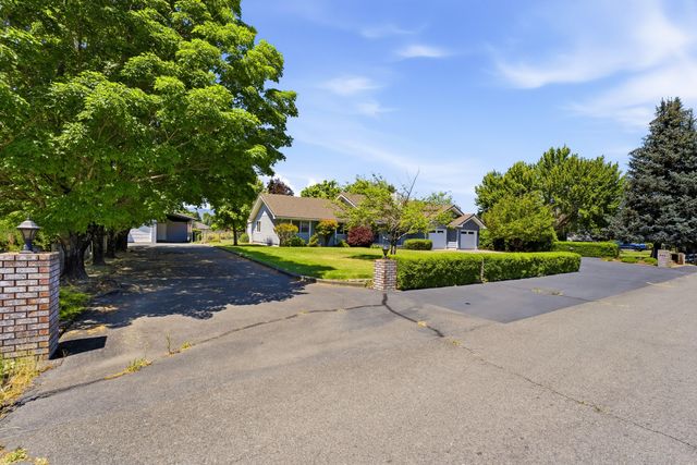992 Auby Way, Grants Pass, OR 97527