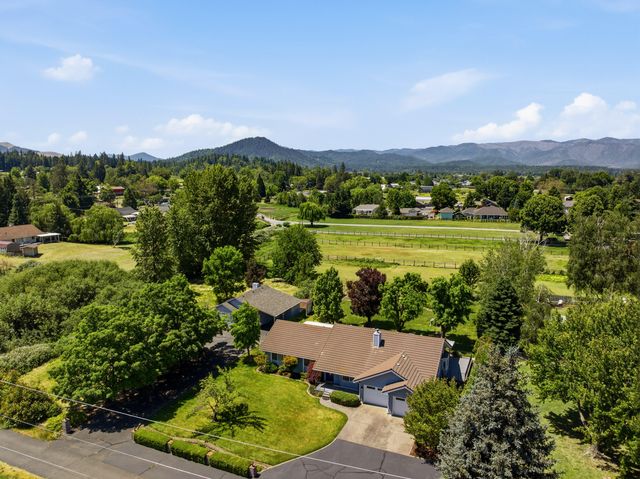 992 Auby Way, Grants Pass, OR 97527