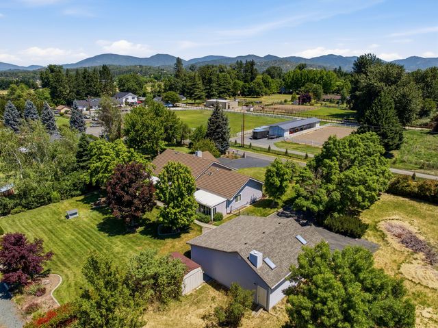 992 Auby Way, Grants Pass, OR 97527