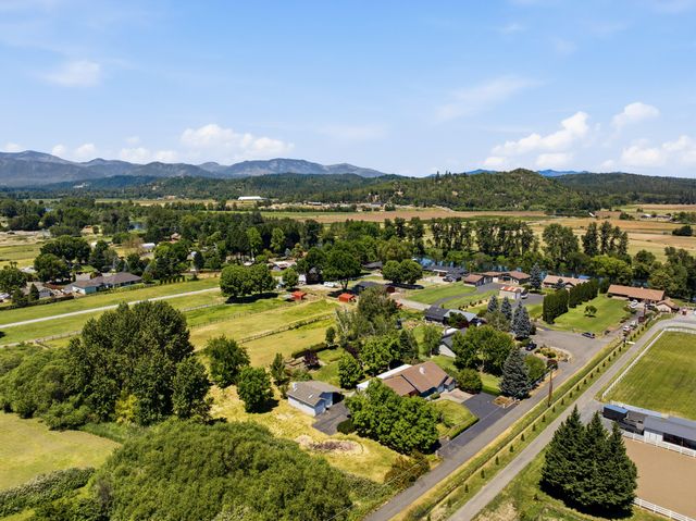 992 Auby Way, Grants Pass, OR 97527