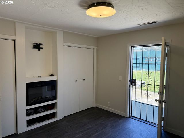 215 Ne BROADWAY St, Myrtle Creek, OR 97457
