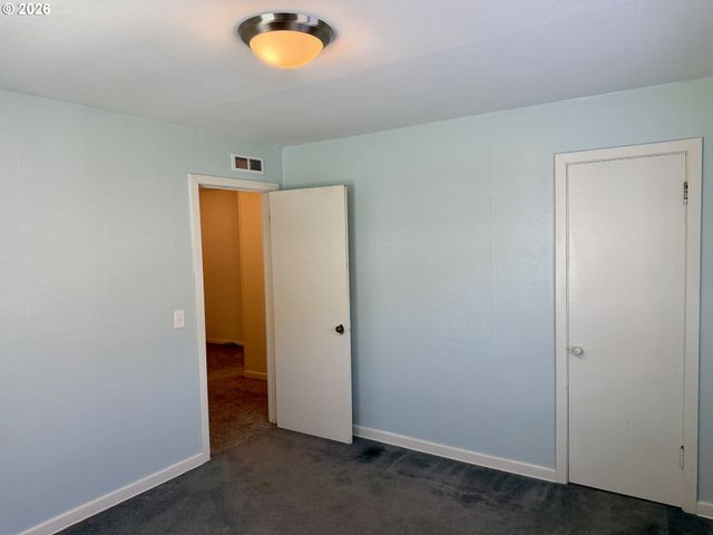 215 Ne BROADWAY St, Myrtle Creek, OR 97457