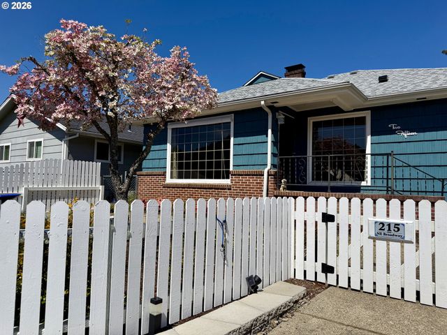 215 Ne BROADWAY St, Myrtle Creek, OR 97457