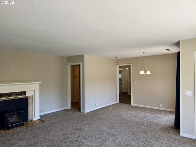 215 Ne BROADWAY St, Myrtle Creek, OR 97457