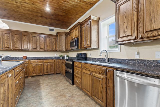 672 County Road 4960, Pittsburg, TX 75686