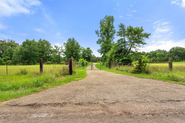 672 County Road 4960, Pittsburg, TX 75686
