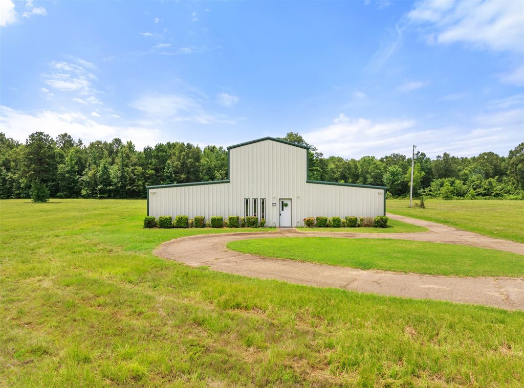 672 County Road 4960, Pittsburg, TX 75686