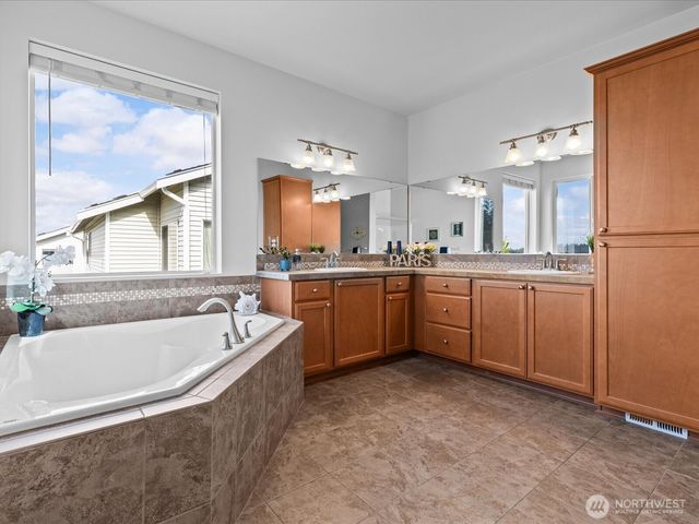 16506 24th Street E, Lake Tapps, WA 98391