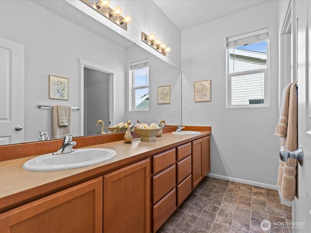 16506 24th Street E, Lake Tapps, WA 98391